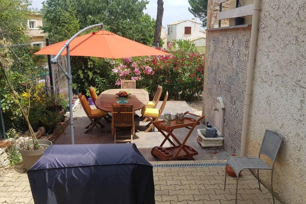 De 50m2, Climatise Avec Terrasse Et Parking Apartment